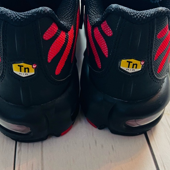 Nike Air Max Plus Bred Reflective Black Red Running Shoes - Picture 4 of 9